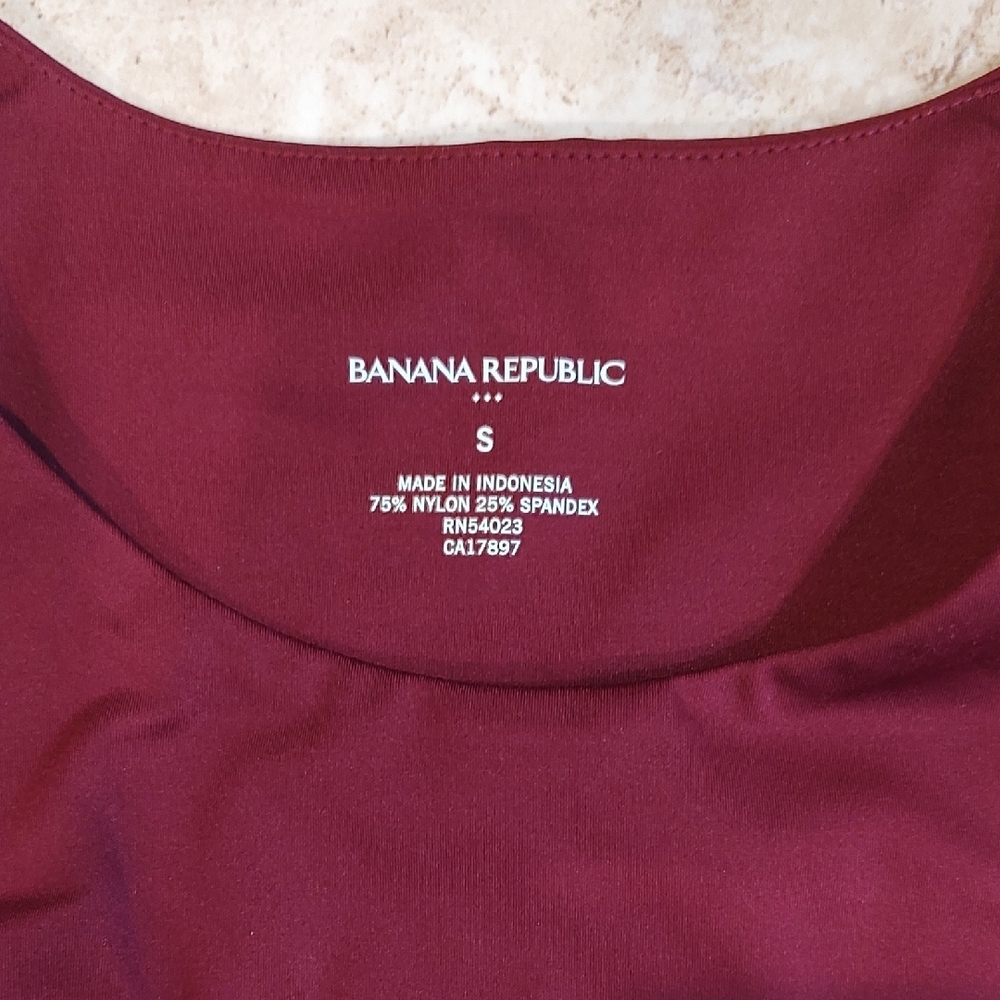Banana Republic Women's Dark Red / Raspberry Wine Tank Top (#B1014) - Picture 6 of 6